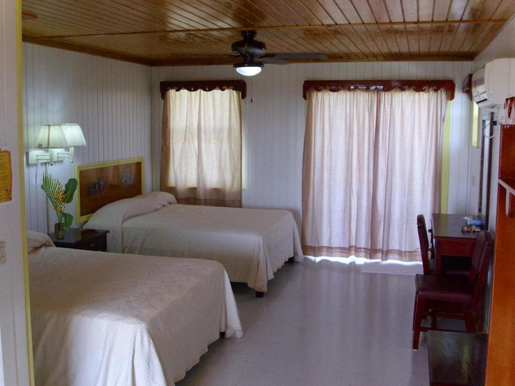 Graham'S Place Guanaja Luaran gambar